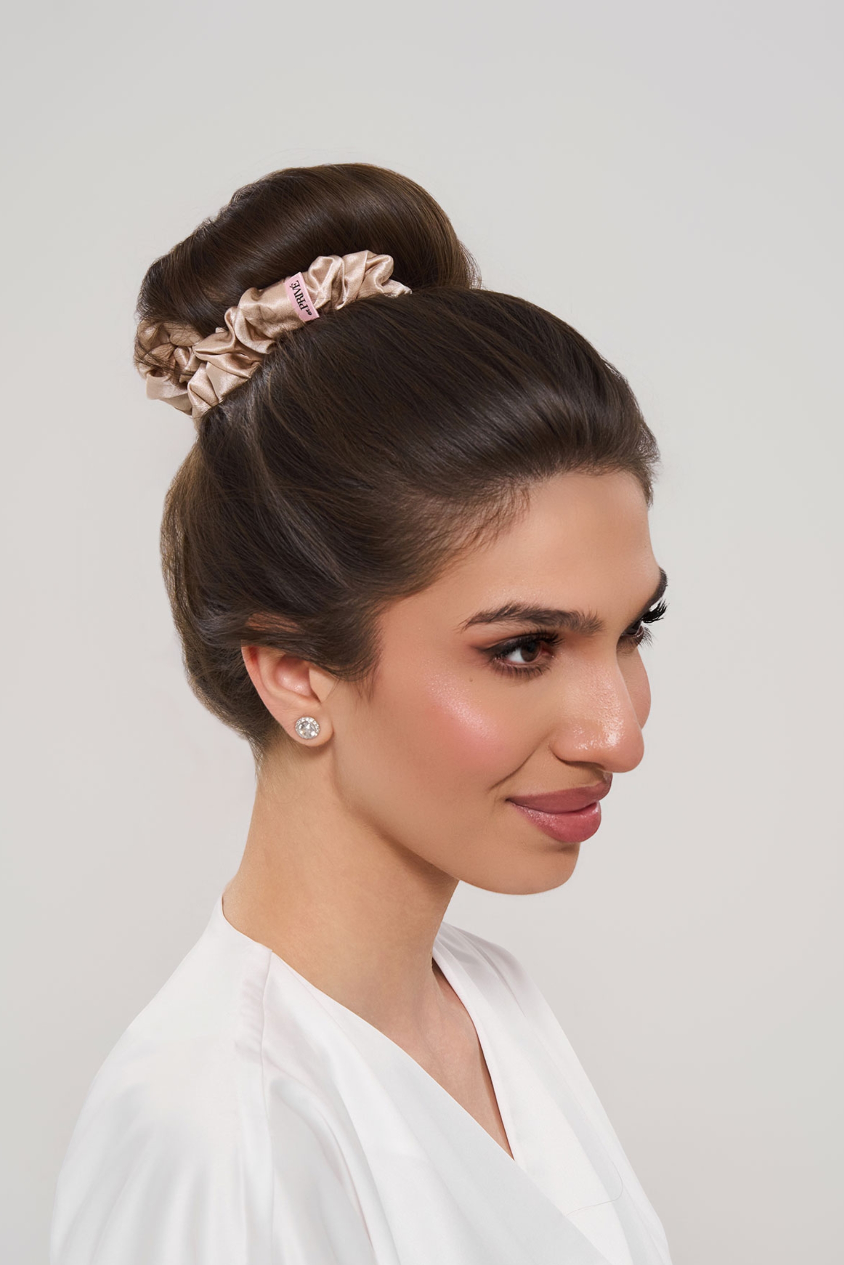 Ondulator fara caldura tip scrunchie din matase mulberry 22 momme Caramel